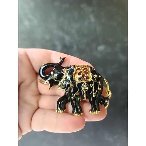 Elephant Shaped Black Enamel Rhinestone Eye Gold Tone Brooch Vintage - Picture 1 of 10
